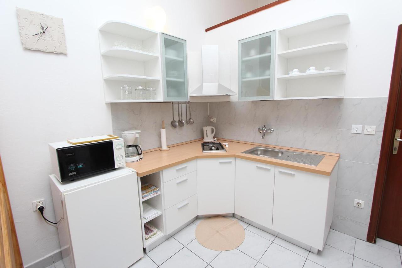 Apartments Goga ロヴィニ エクステリア 写真