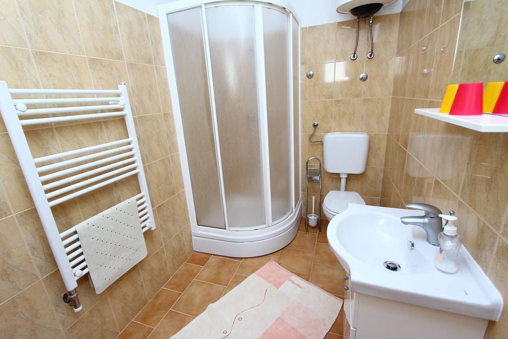 Apartments Goga ロヴィニ エクステリア 写真