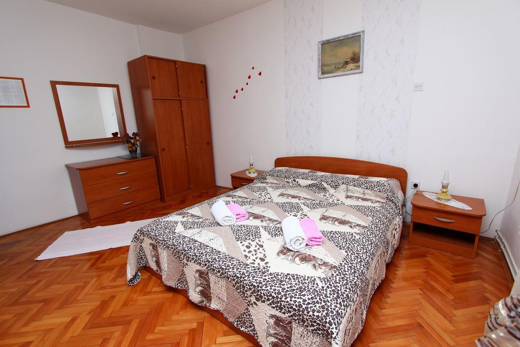 Apartments Goga ロヴィニ エクステリア 写真