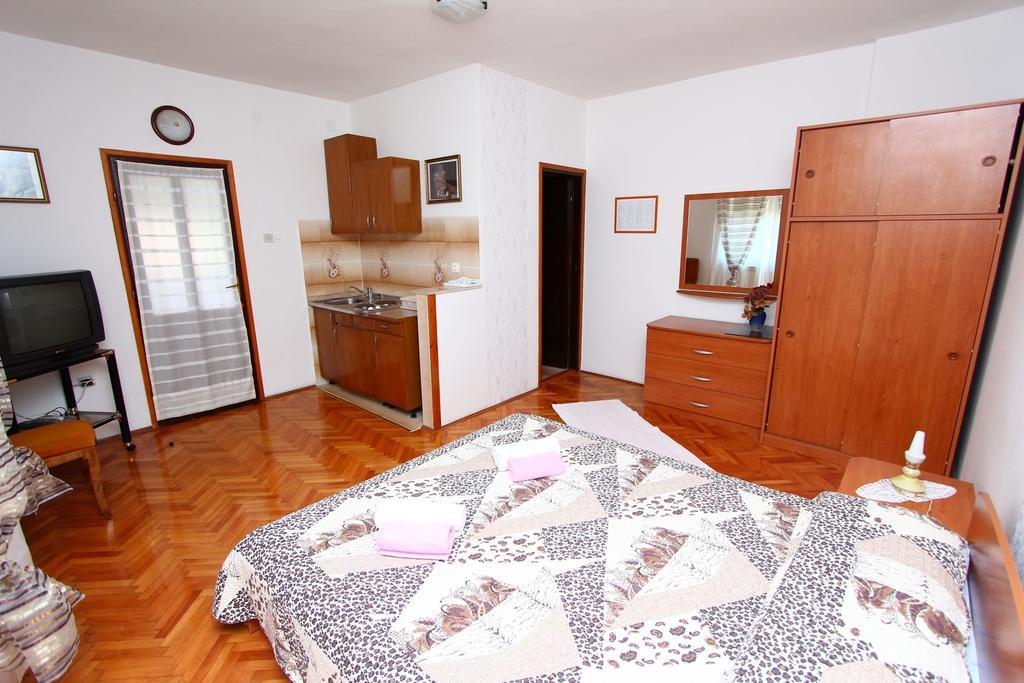 Apartments Goga ロヴィニ エクステリア 写真