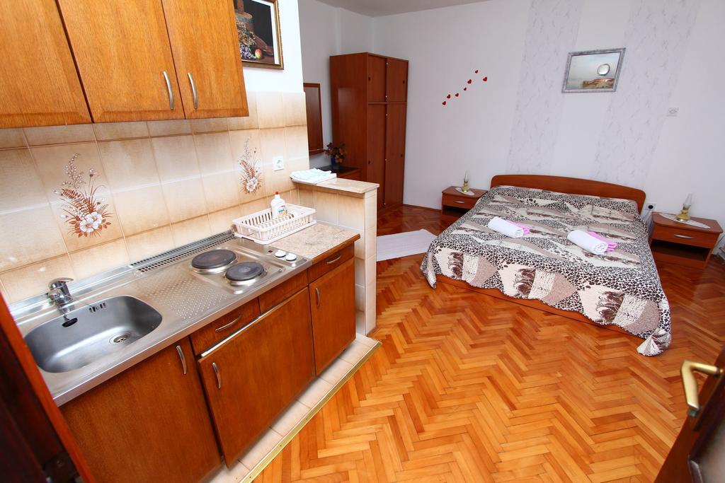 Apartments Goga ロヴィニ エクステリア 写真